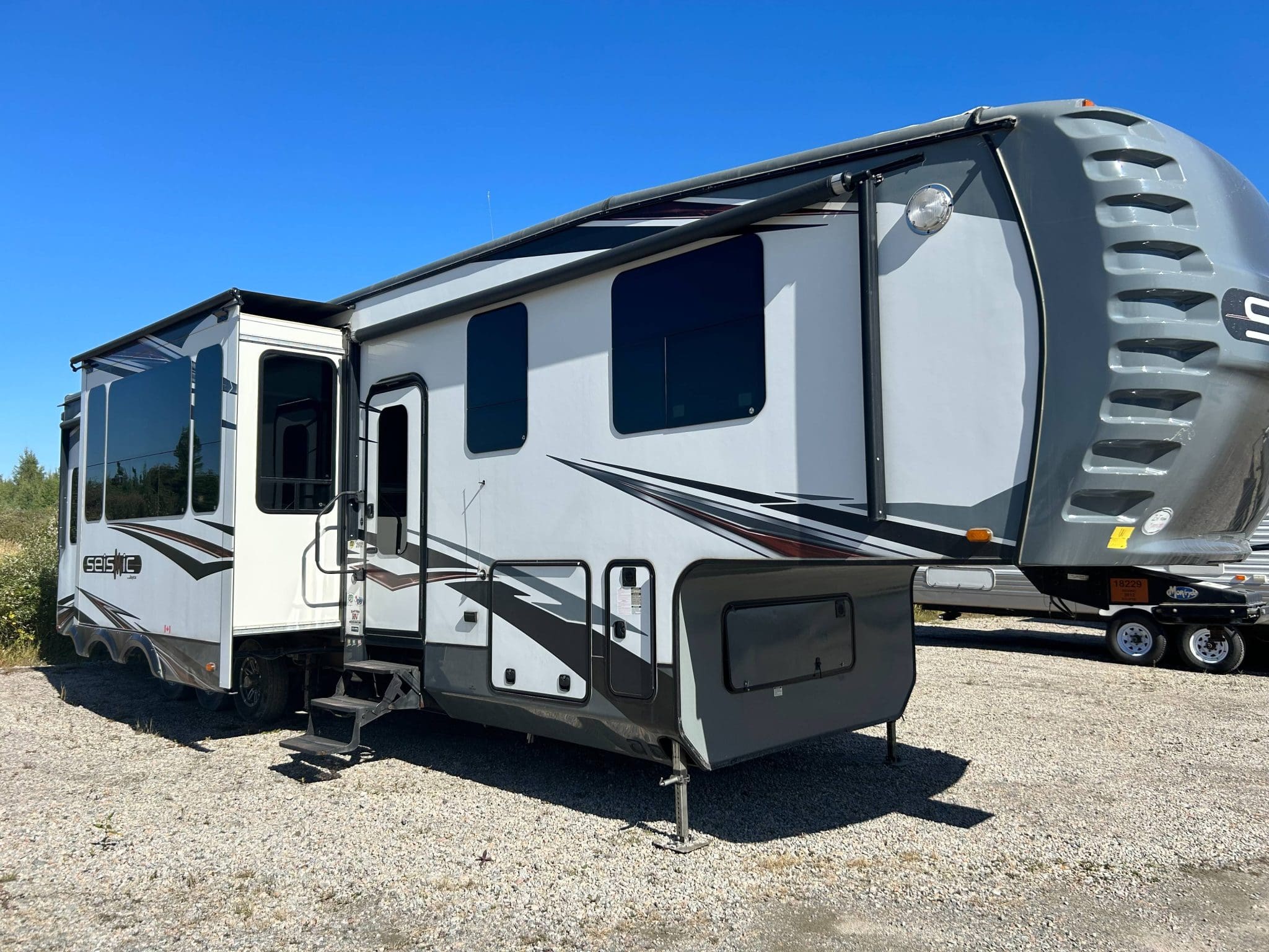2013 Seismic 3912RL by Jayco | Earlton RV in Earlton, Ontario