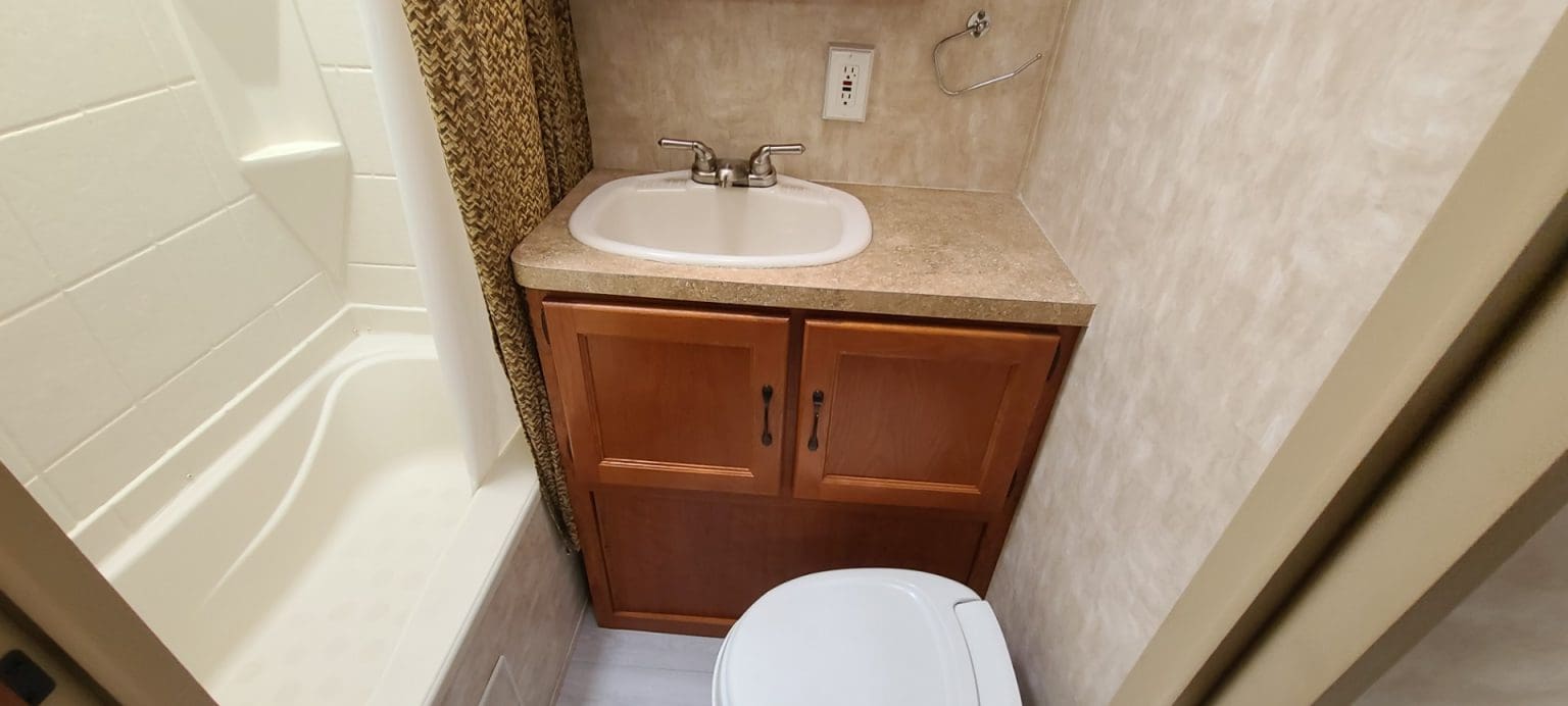 2010 CHEROKEE 255S FOREST RIVER | Earlton RV in Earlton, Ontario